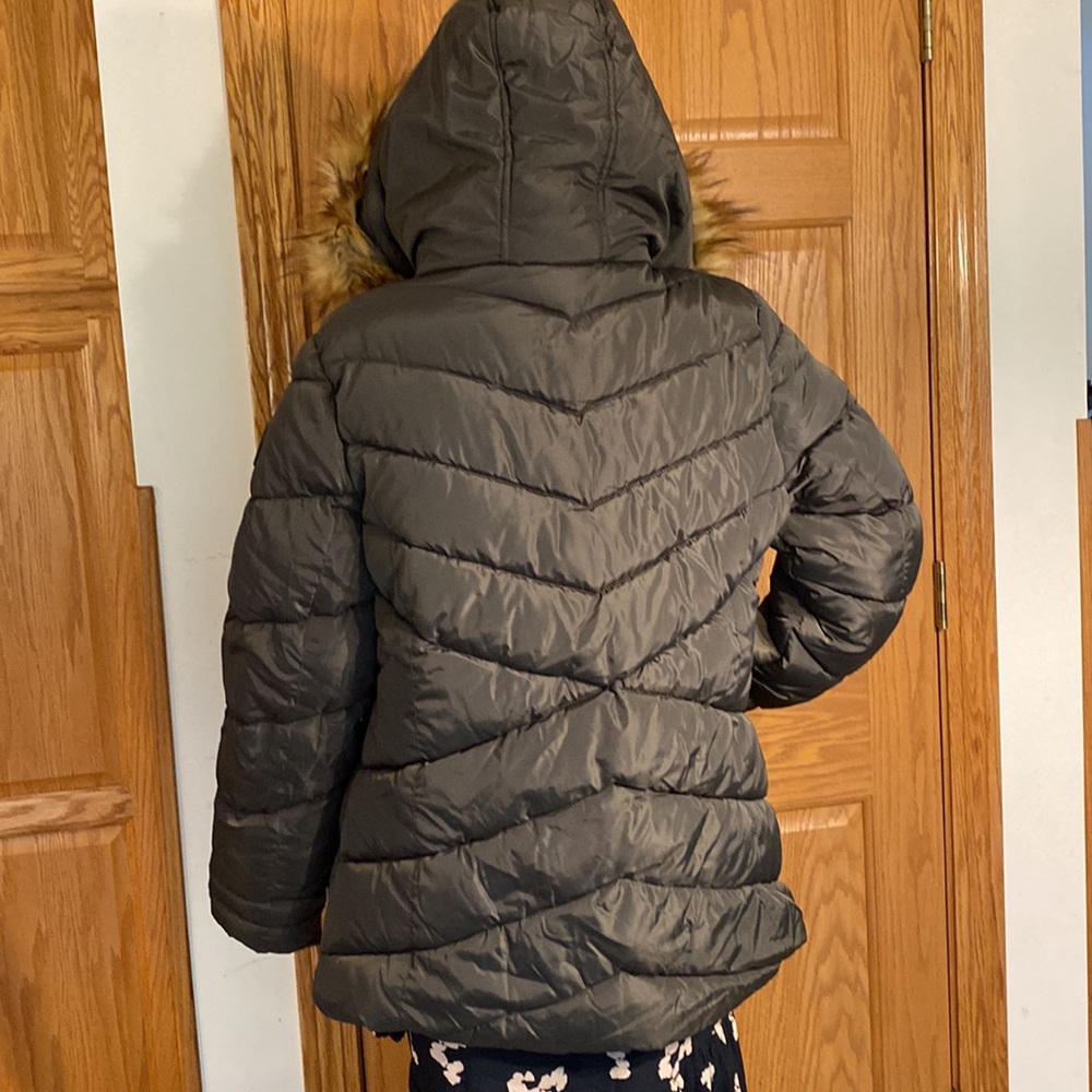 Madden Olive Green puffer coat/ attached hood with removable faux fur trim - Picture 12 of 14